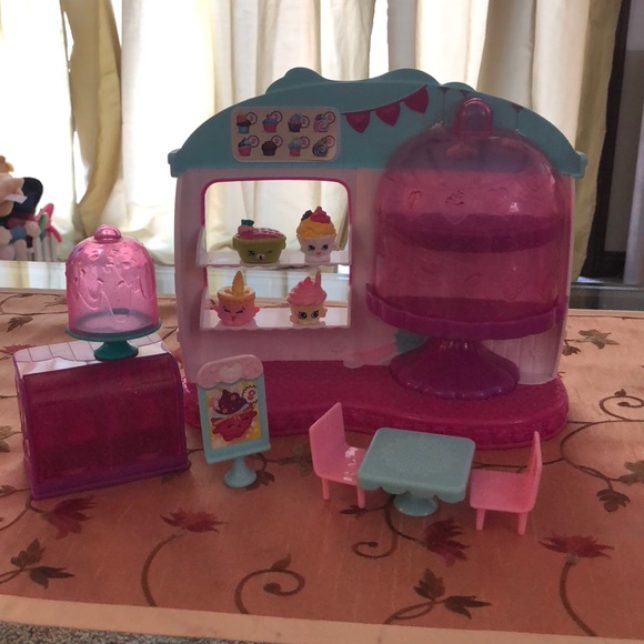 Shopkins Other Cupcake Queen Cafe With 4 Poshmark